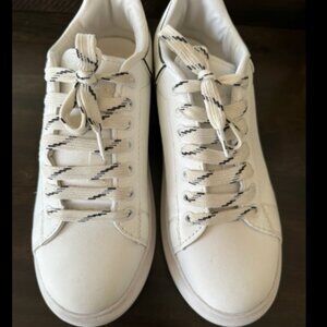 Alexader McQueen Sneaker in White w/ Black Accents Size 41